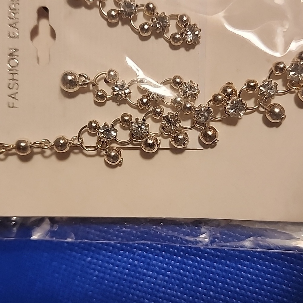 Boutique Collection Fashion Beaded 18 Inch Necklace And Earring Set - Picture 3 of 4